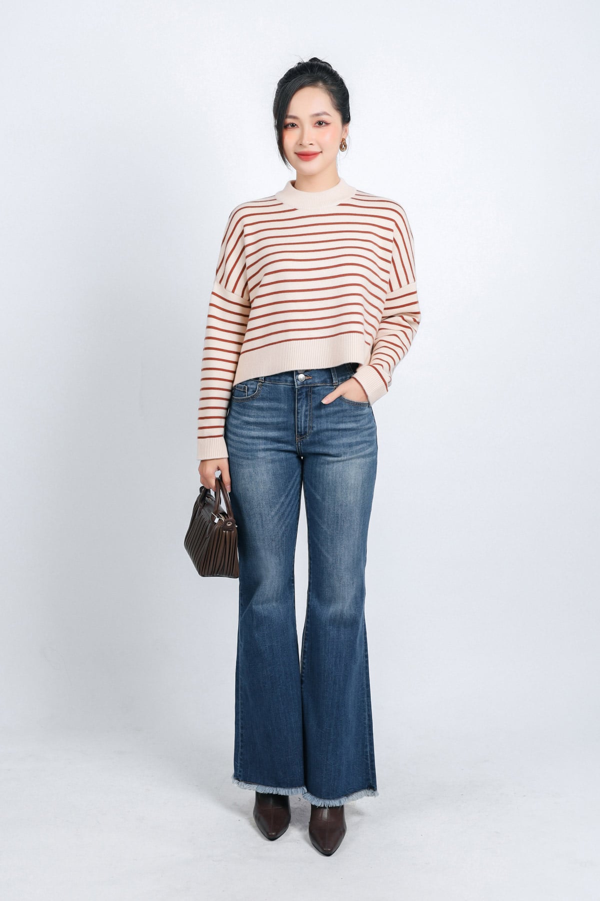 FOL461 - Áo len thời trang cao cấp dáng lửng cổ tròn hoạ tiết kẻ ngang - PANTIO