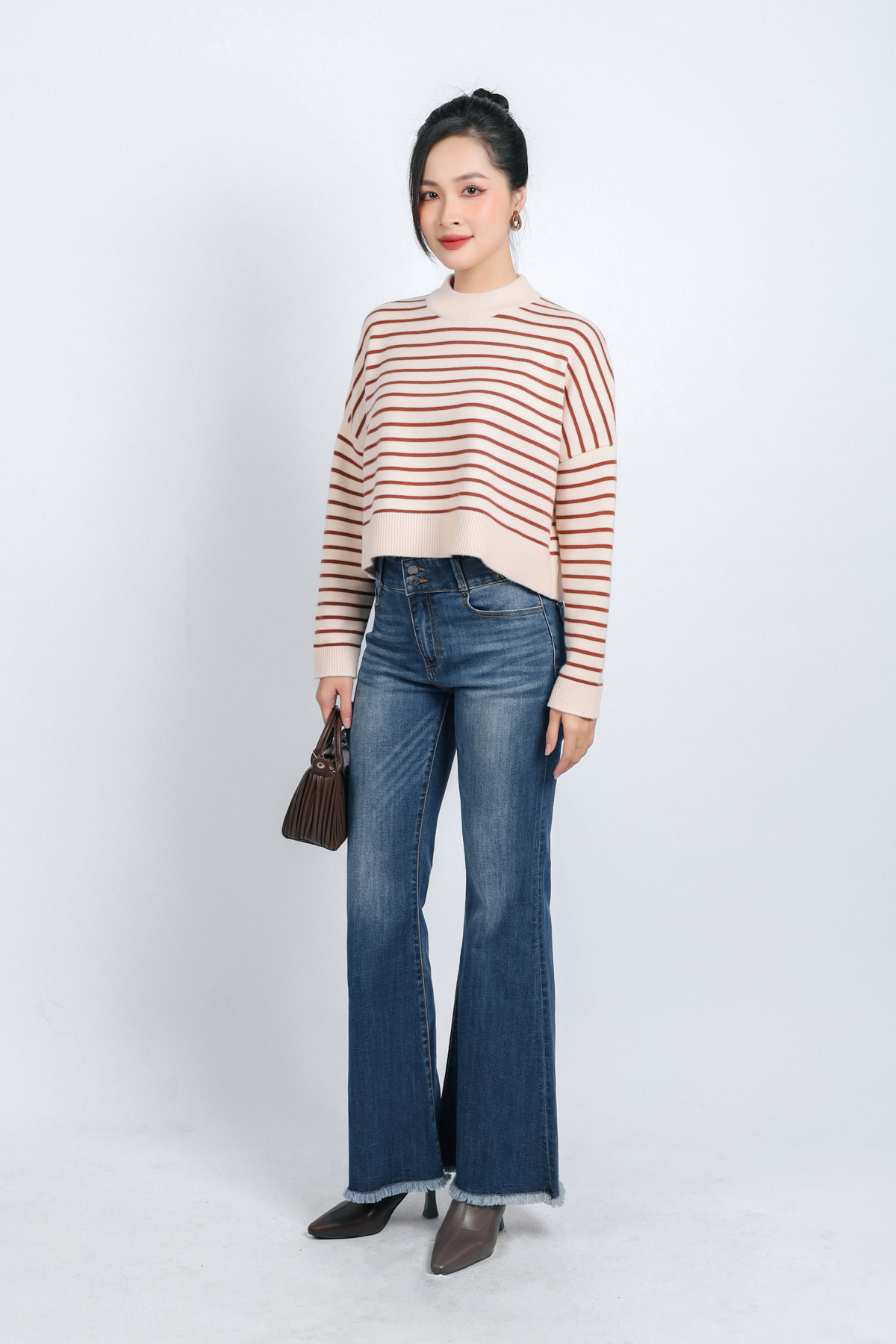 FOL461 - Áo len thời trang cao cấp dáng lửng cổ tròn hoạ tiết kẻ ngang - PANTIO