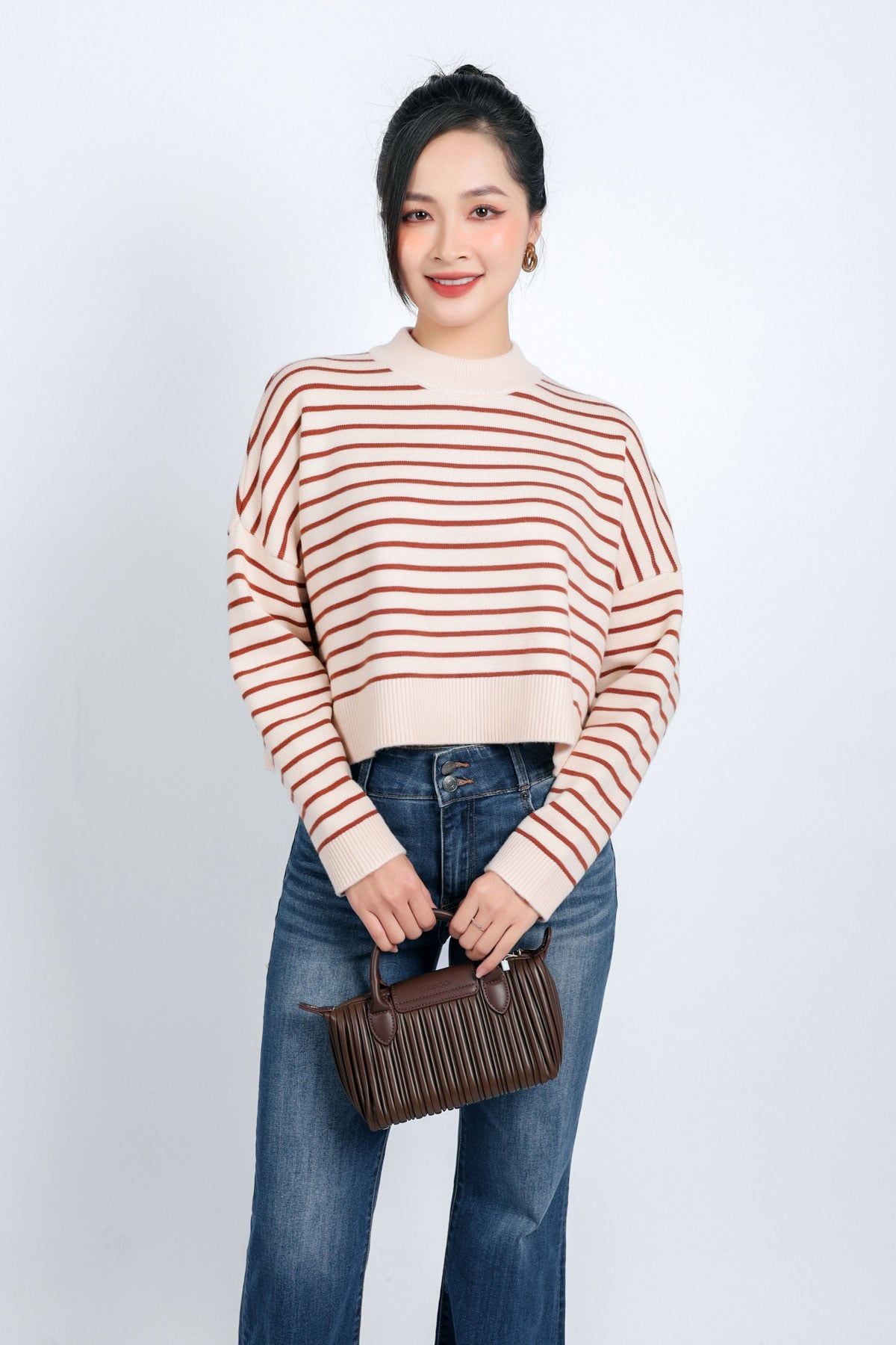 FOL461 - Áo len thời trang cao cấp dáng lửng cổ tròn hoạ tiết kẻ ngang - PANTIO