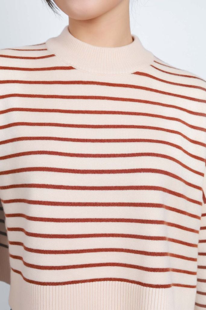 FOL461 - Áo len thời trang cao cấp dáng lửng cổ tròn hoạ tiết kẻ ngang - PANTIO