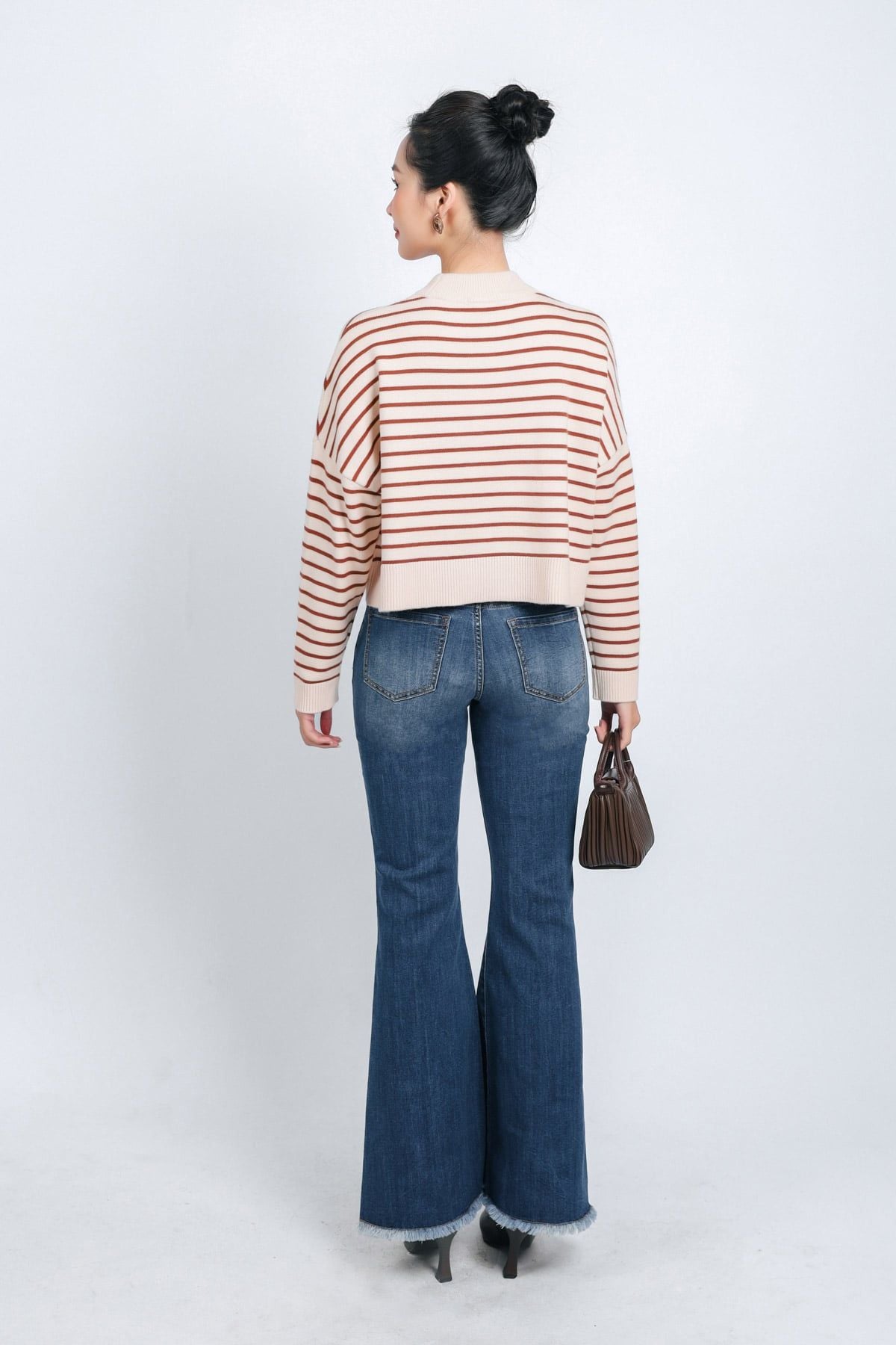 FOL461 - Áo len thời trang cao cấp dáng lửng cổ tròn hoạ tiết kẻ ngang - PANTIO