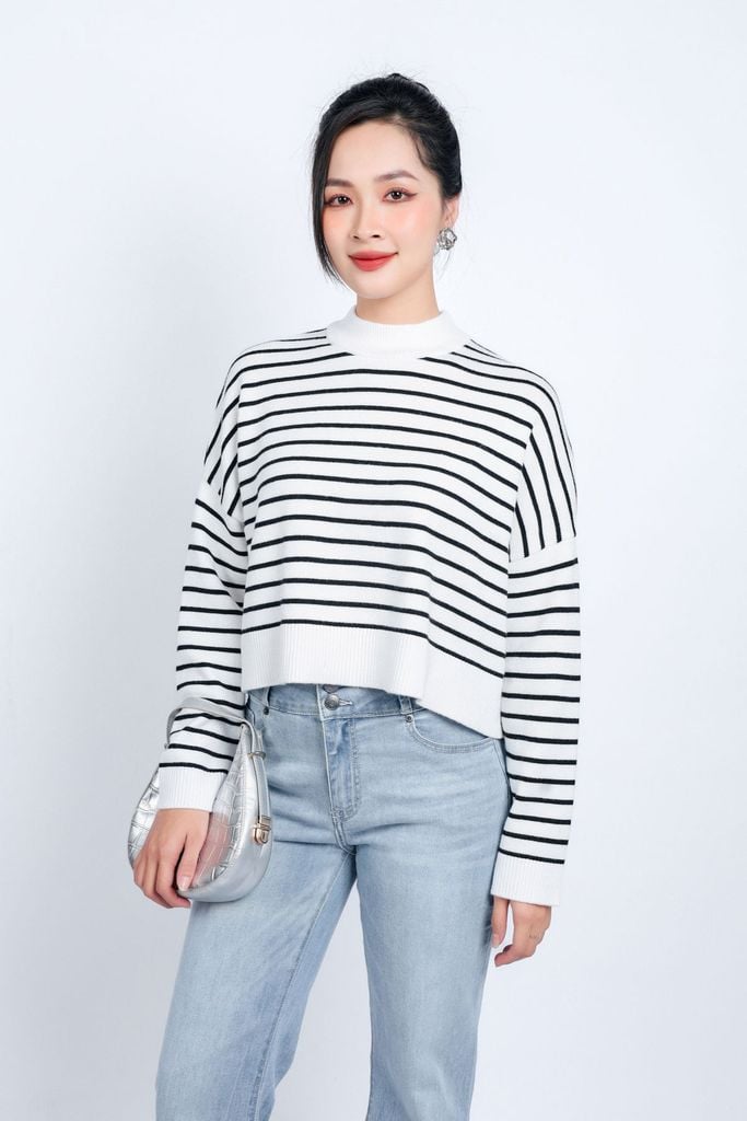 FOL461 - Áo len thời trang cao cấp dáng lửng cổ tròn hoạ tiết kẻ ngang - PANTIO