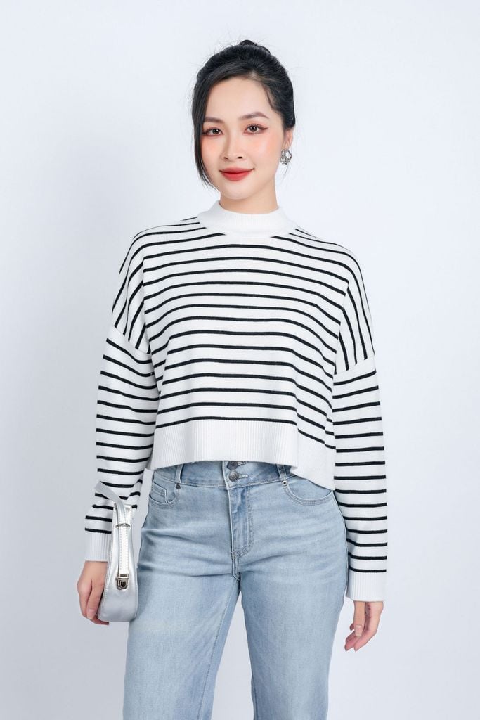 FOL461 - Áo len thời trang cao cấp dáng lửng cổ tròn hoạ tiết kẻ ngang - PANTIO