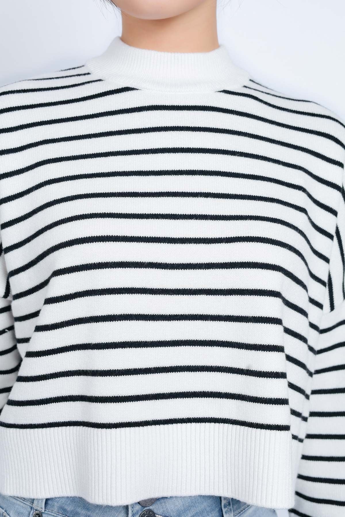 FOL461 - Áo len thời trang cao cấp dáng lửng cổ tròn hoạ tiết kẻ ngang - PANTIO