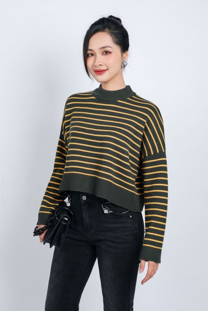FOL461 - Áo len thời trang cao cấp dáng lửng cổ tròn hoạ tiết kẻ ngang - PANTIO