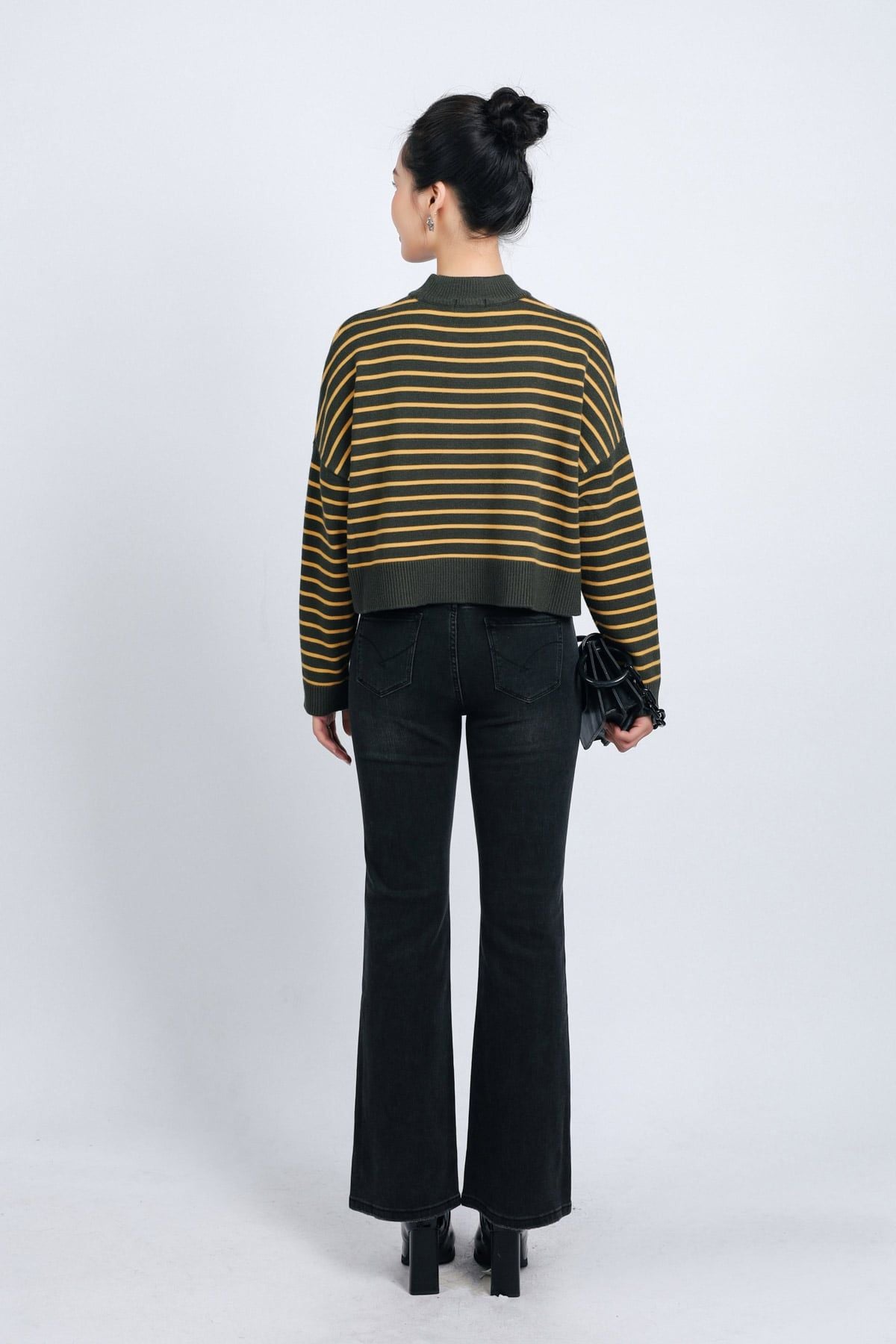 FOL461 - Áo len thời trang cao cấp dáng lửng cổ tròn hoạ tiết kẻ ngang - PANTIO