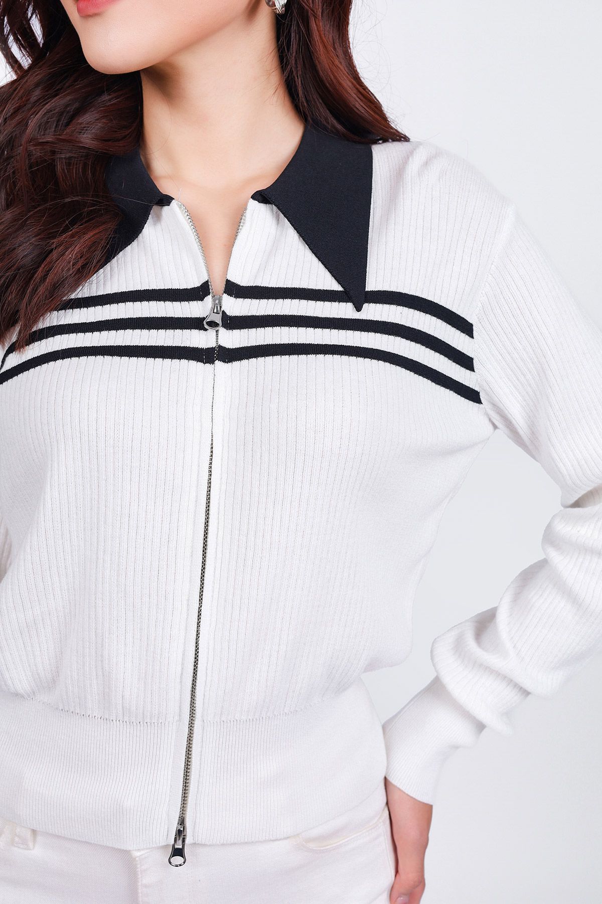 FOL464 - Áo len thời trang cao cấp dáng suông cổ đức ngực áo hoạ tiết kẻ ngang gấu áo bo ôm co giãn khoá thân trước - PANTIO