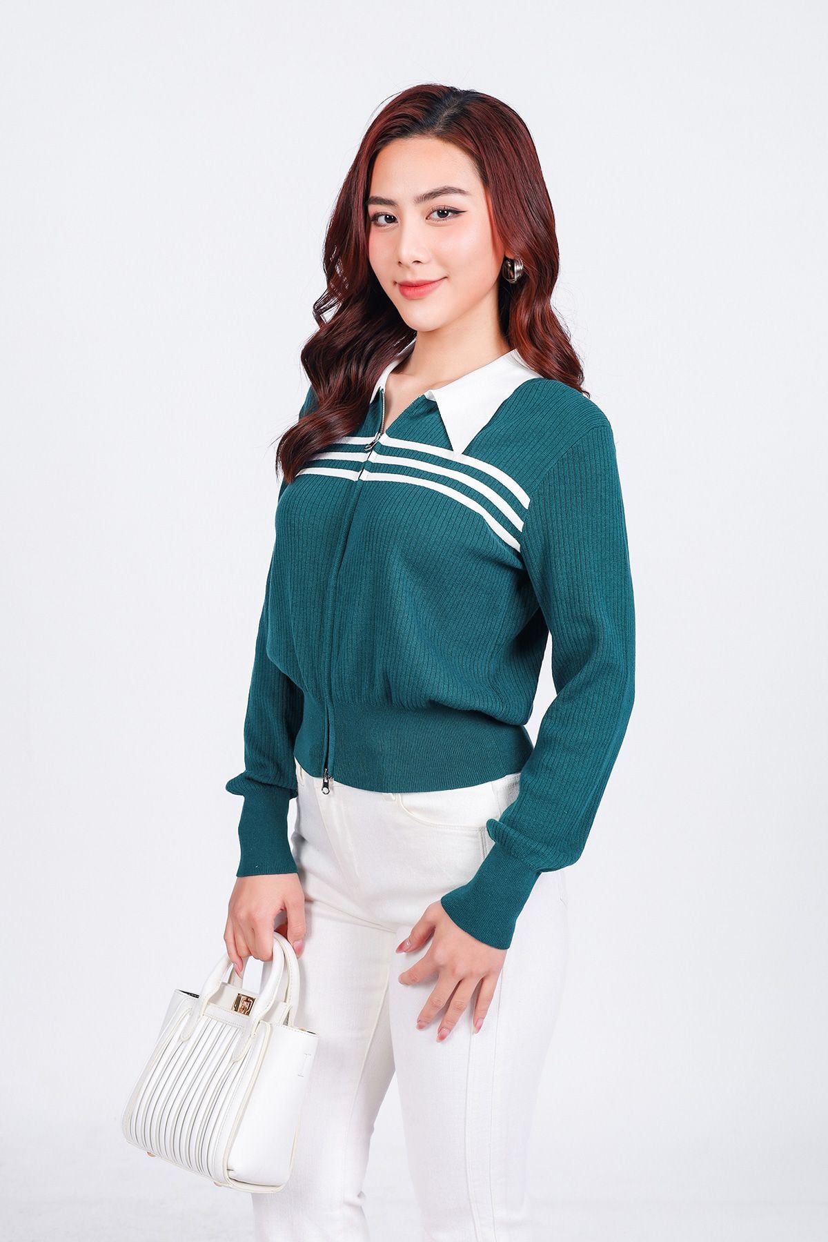 FOL464 - Áo len thời trang cao cấp dáng suông cổ đức ngực áo hoạ tiết kẻ ngang gấu áo bo ôm co giãn khoá thân trước - PANTIO