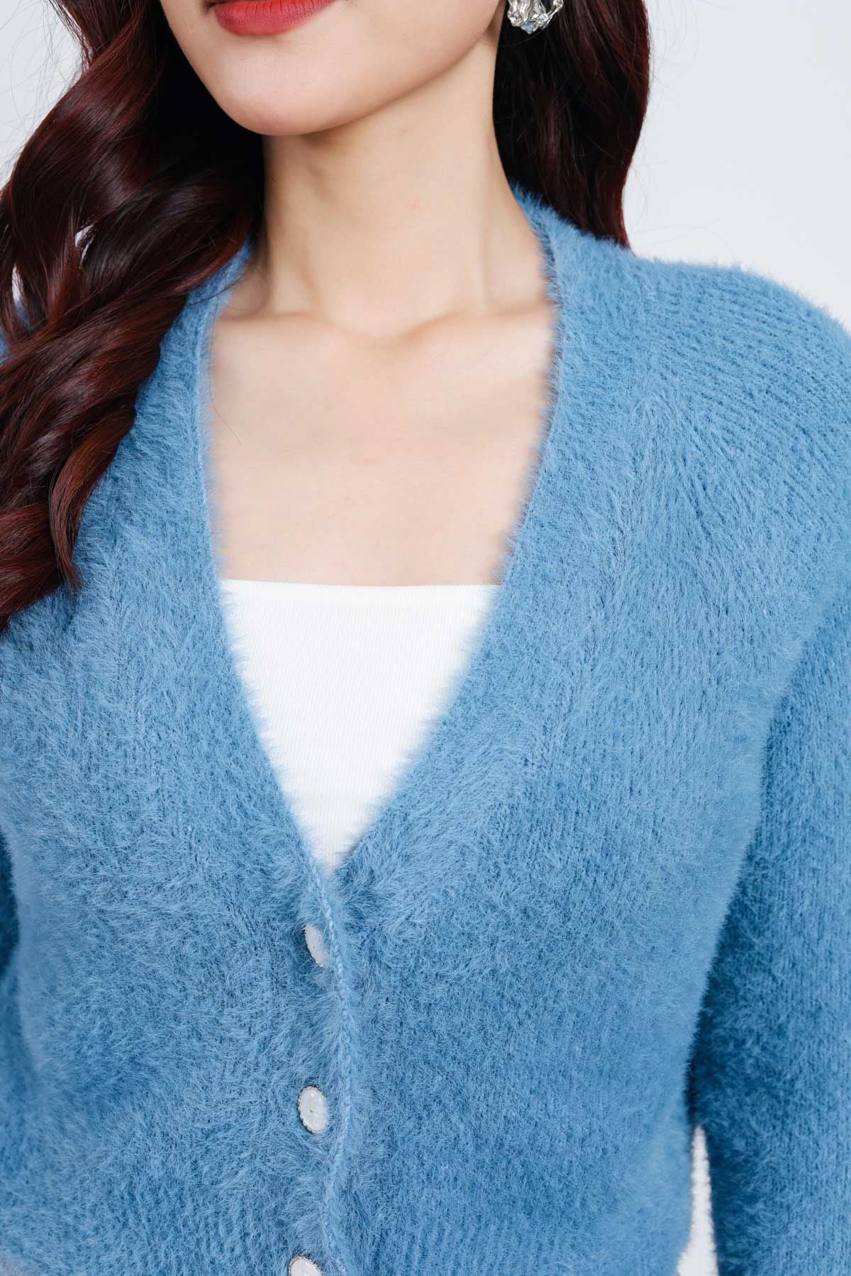 FOL465 - Áo khoác len lông mềm thời trang cao cấp dáng ôm cổ xẻ V cài khuy trước - PANTIO