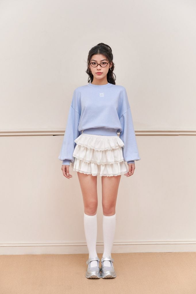 FOL510 - Áo len dáng croptop, tay dài bồng bo cửa tay, thêu logo, bo gấu, bo cổ, vai trễ - JAN.