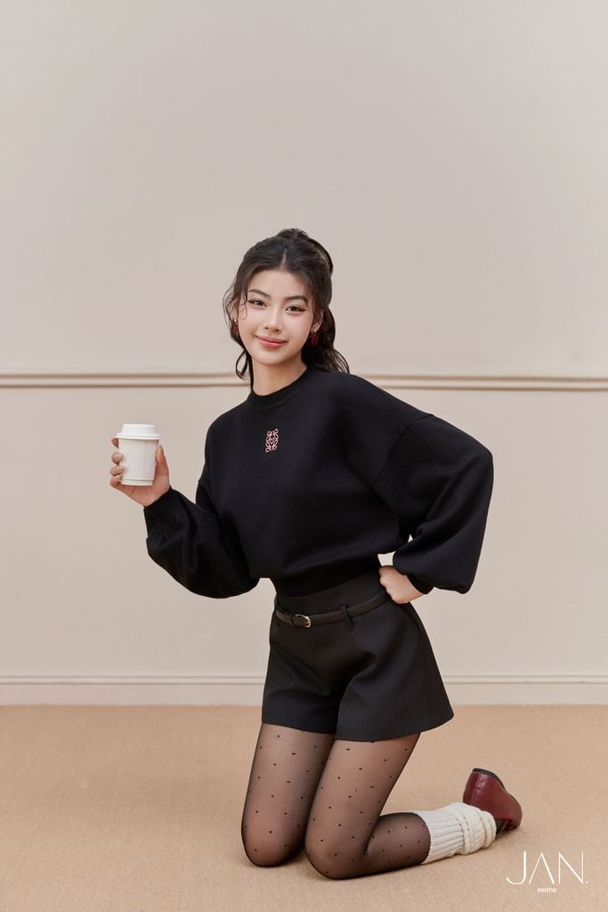 FQN9383 - Quần short, cạp liền cạp cao, túi sườn, đỉa ngang rốn, khóa giọt lệ thân sau - JAN.