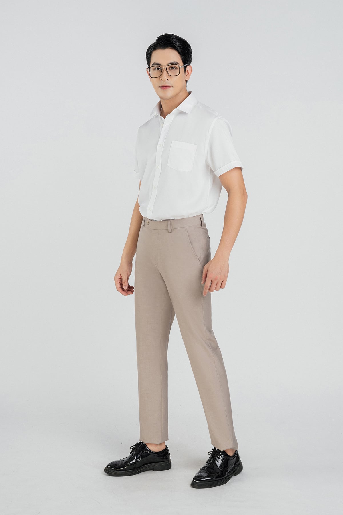 MSO3067 - Áo sơ mi nam vải trơn màu có túi ngực trái form Regular Fit kiểu dáng ngắn tay - PANTIO