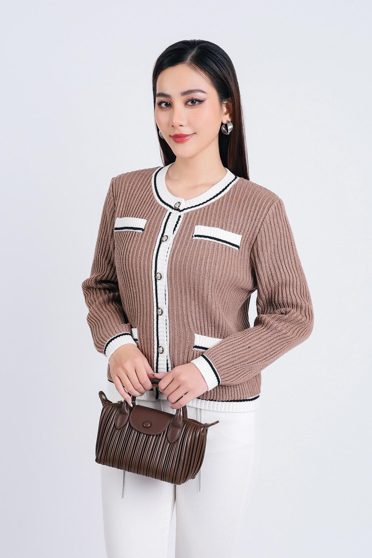 FOL407 - Áo len thời trang cao cấp dáng suông cổ tròn có túi áo cài khuy thân trước - PANTIO