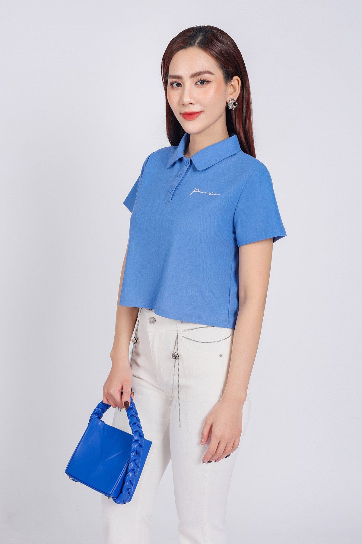 FAT7427 - Áo thun cotton dáng croptop cổ đức ngực áo thêu hoạ tiết thời trang - PANTIO