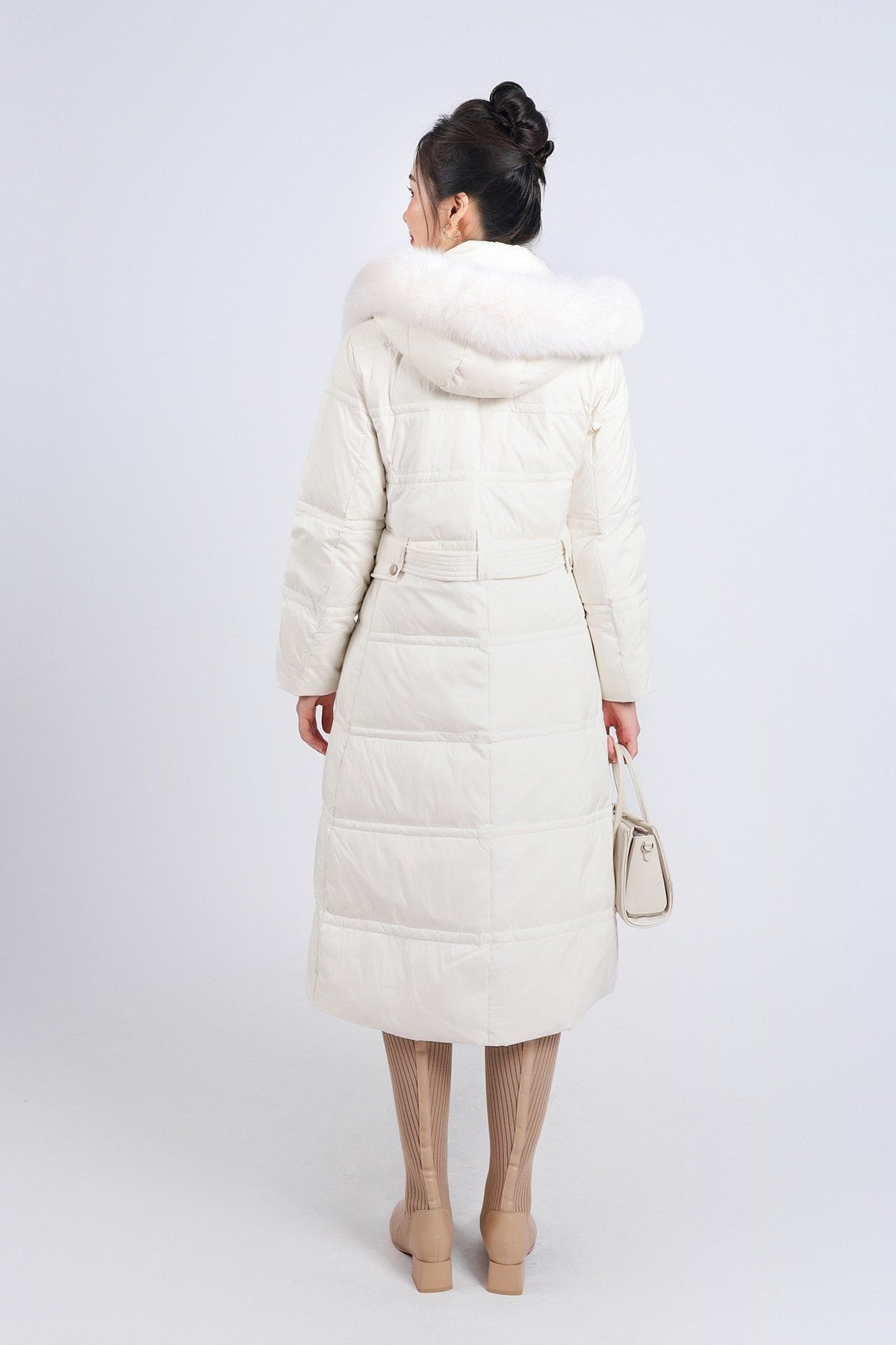 FMV055 - Áo khoác lông vũ cao cấp dáng suông dài có mũ viền lông mềm thân áo có túi hai bên kèm dây đai tạo kiểu - PANTIO