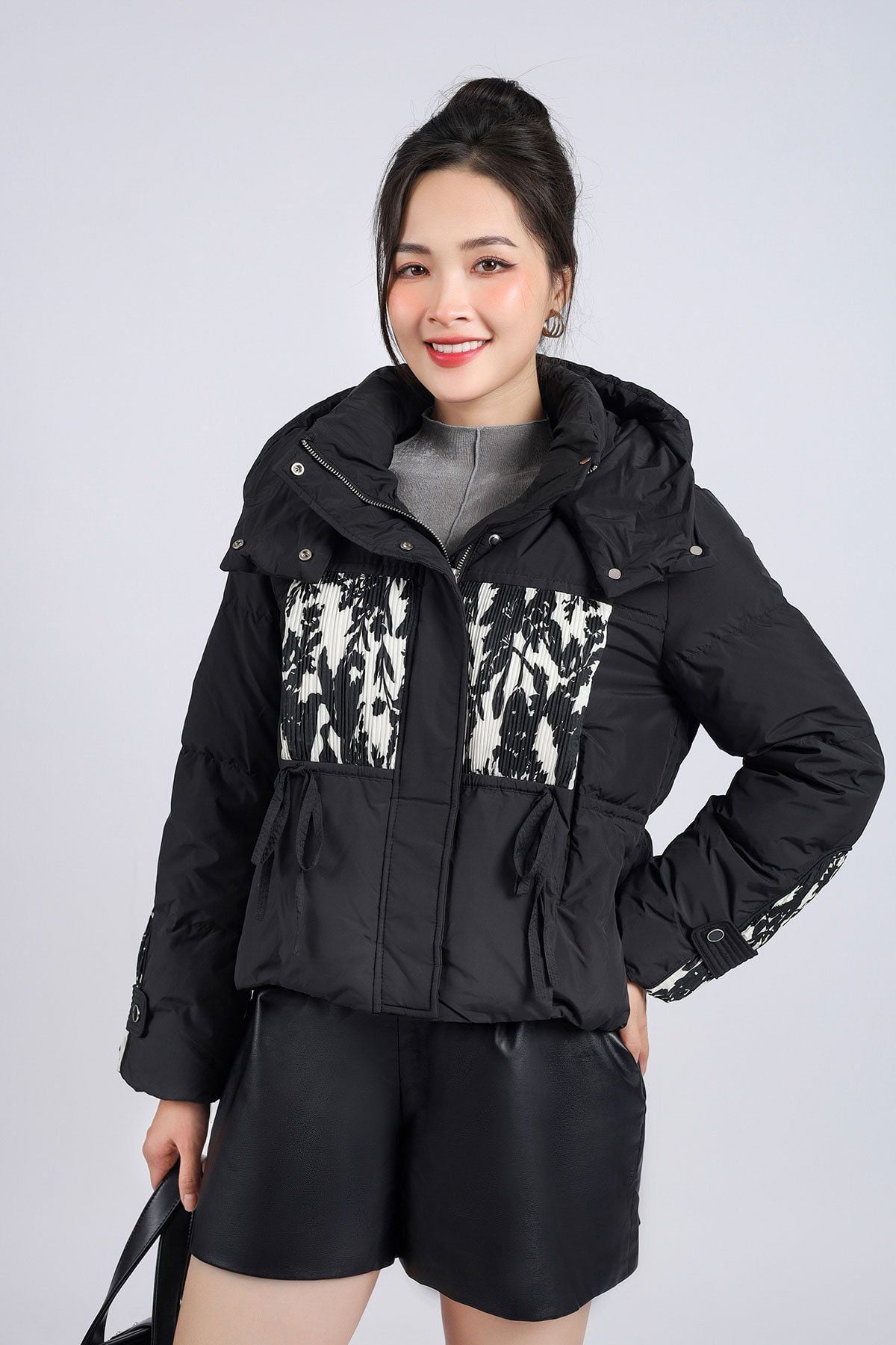 FMV060 - Áo phao lông vũ cao cấp dáng suông ngắn có mũ eo phối dây rút thân áo hoạ tiết thời trang - PANTIO