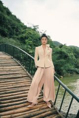 Bộ vest nữ quyền lực
