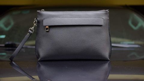  NU03- Clutch mềm vân hạt Togo - Phụ kiện đen 