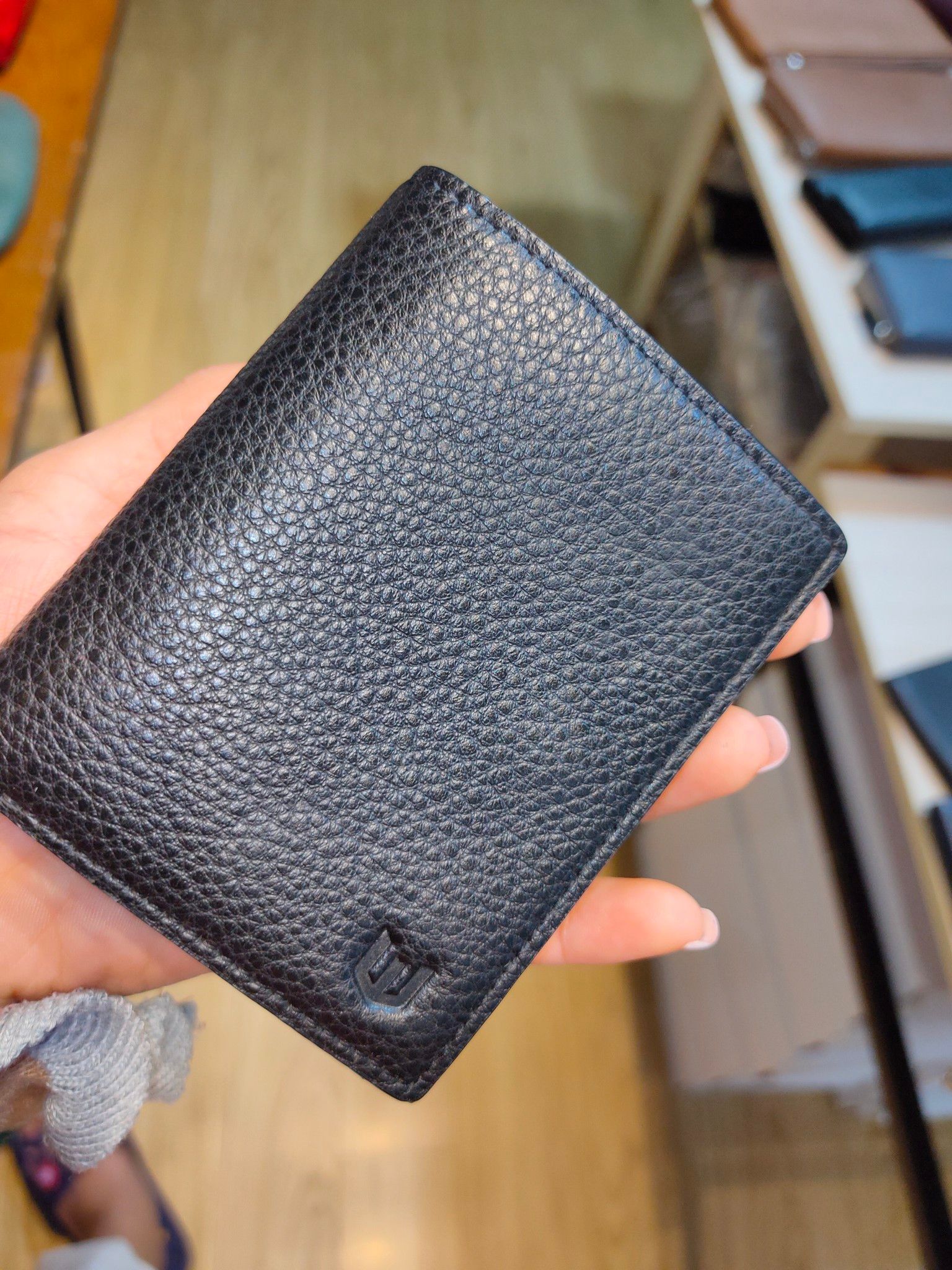  IQ26-10 - EROS2 - Ví gấp mini Unisex - Màu đen hạt 