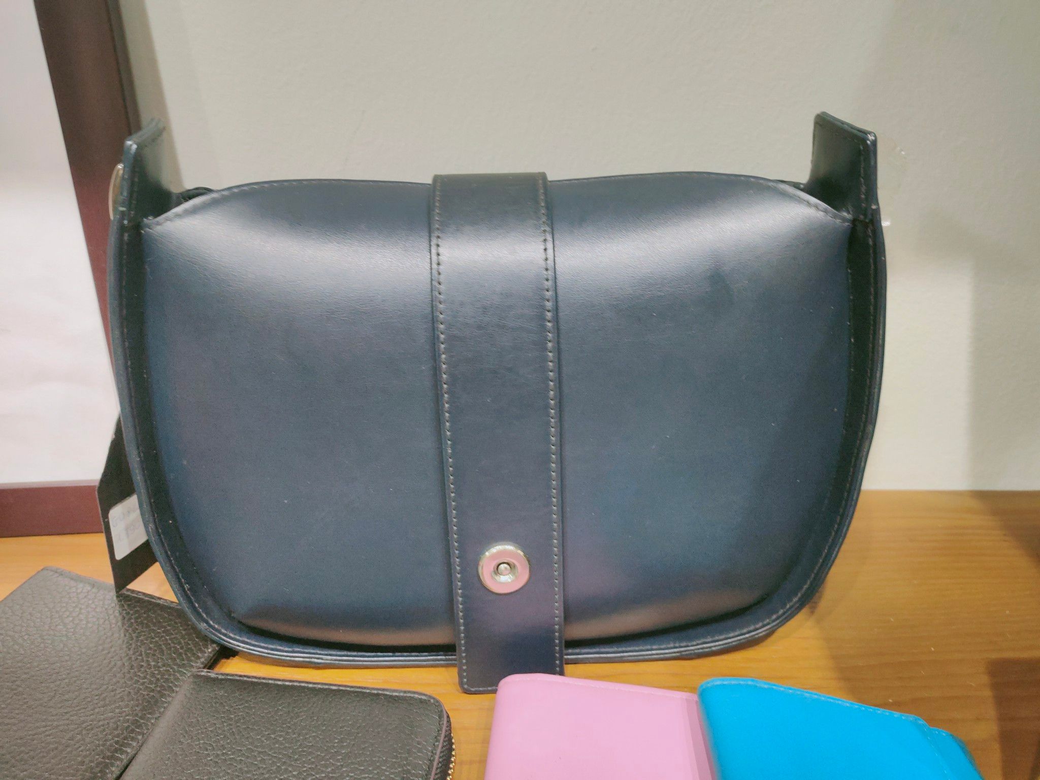  GO82-71 - Sassy Crossbody - In Natural Milled Leather - Blue  navy 