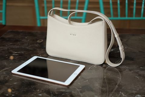  BERRY- Túi đeo chéo, đeo vai da bò thật màu be IT05-01 