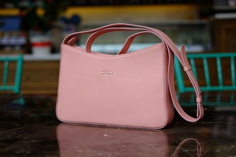  BERRY- Túi đeo chéo, đeo vai da bò thật màu hồng nhạt IT05-32 