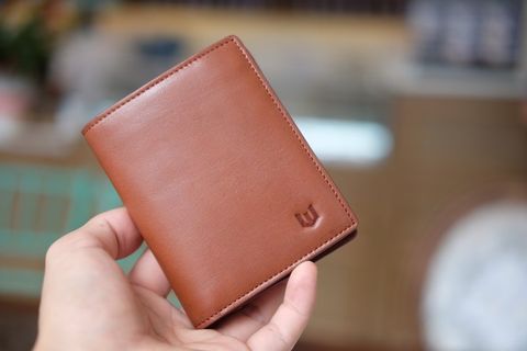  BOM- Ví da nam da dê thật dáng đứng nâu đậm IQ566-20 