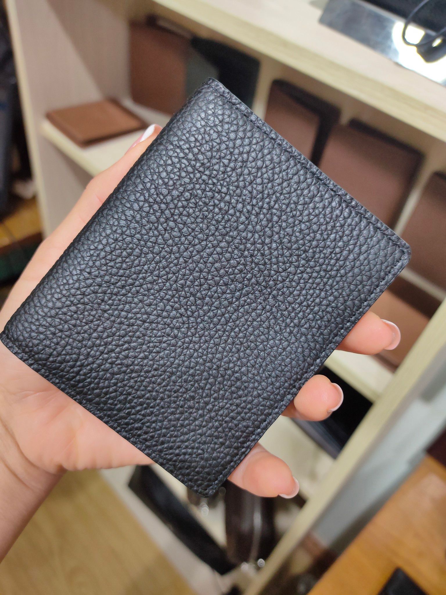  IQ24-10 - Ví Unisex màu đen 