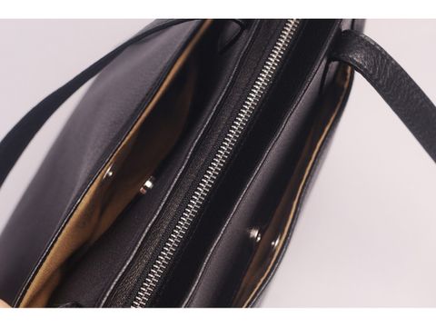  GP01-10-Far-Flu Tote - In Natural Milled Leather - Black 