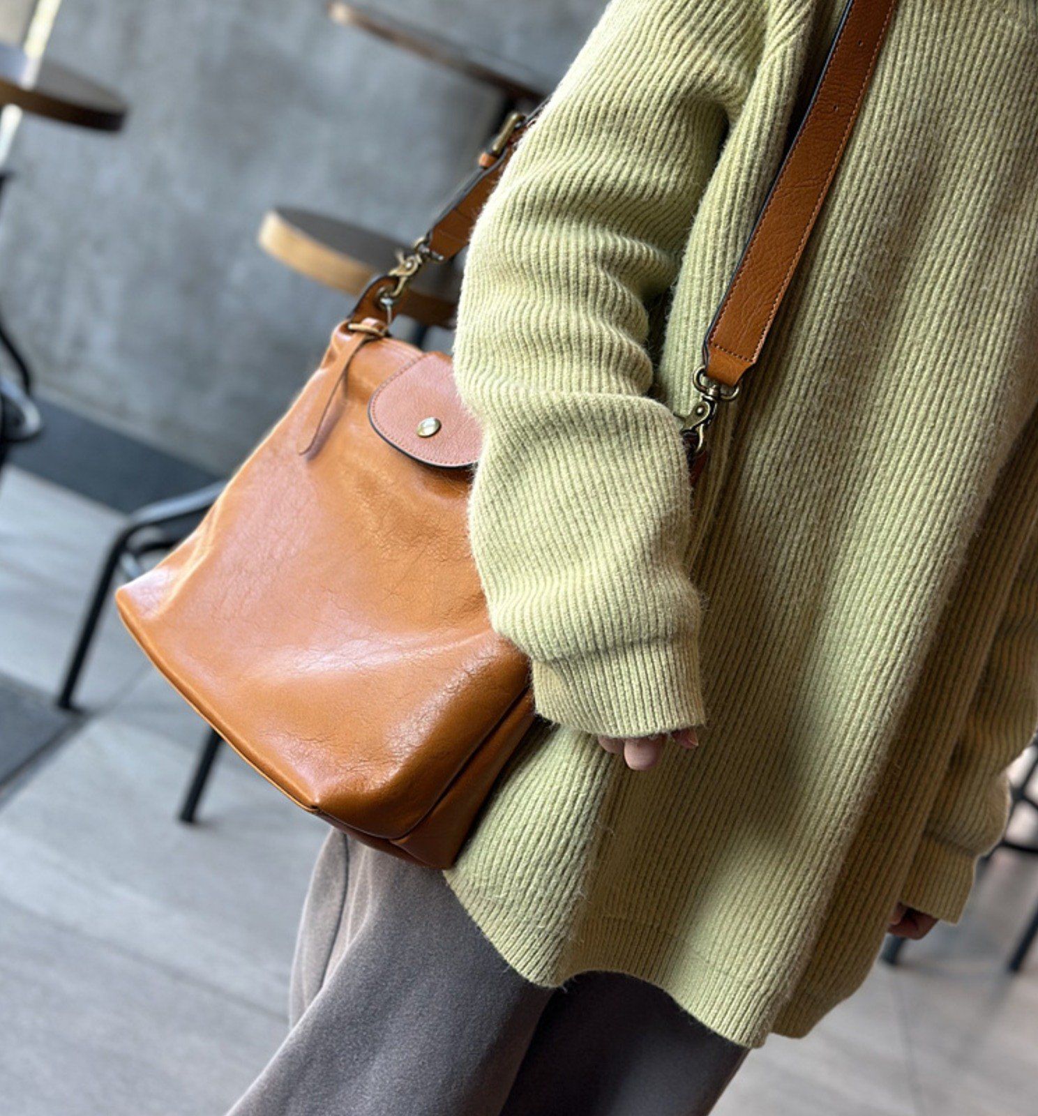  Túi Đeo Chéo Nữ Da Thật VEG Patina Phong Cách Cổ Điển & Sang Trọng TUDA SBM410 