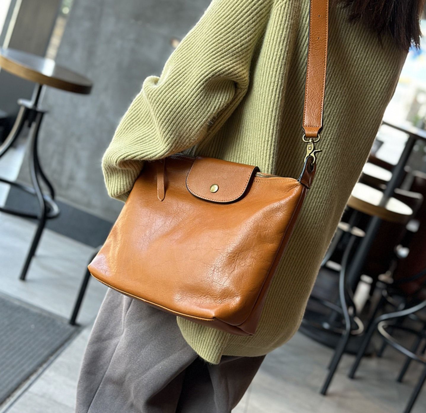  Túi Đeo Chéo Nữ Da Thật VEG Patina Phong Cách Cổ Điển & Sang Trọng TUDA SBM410 