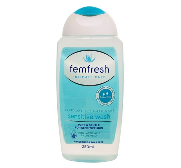 Dung dịch vệ sinh Femfresh Intimate Care Sensitive Wash màu xanh 250ml