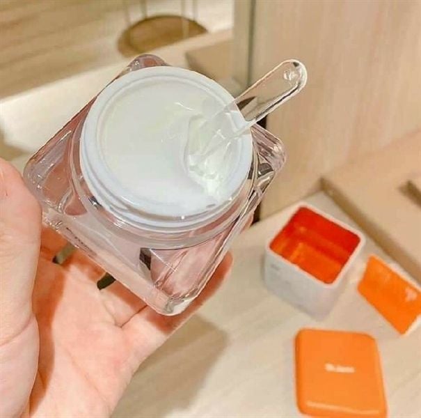 KEM DƯỠNG V7 TONING LIGHT 50ML - Dưỡng Trắng mịn, đều màu da, Nâng Tone Da