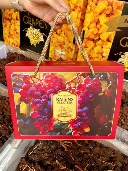 Nho Khô Nguyên Cành Thompson A 2025 Hộp 1kg