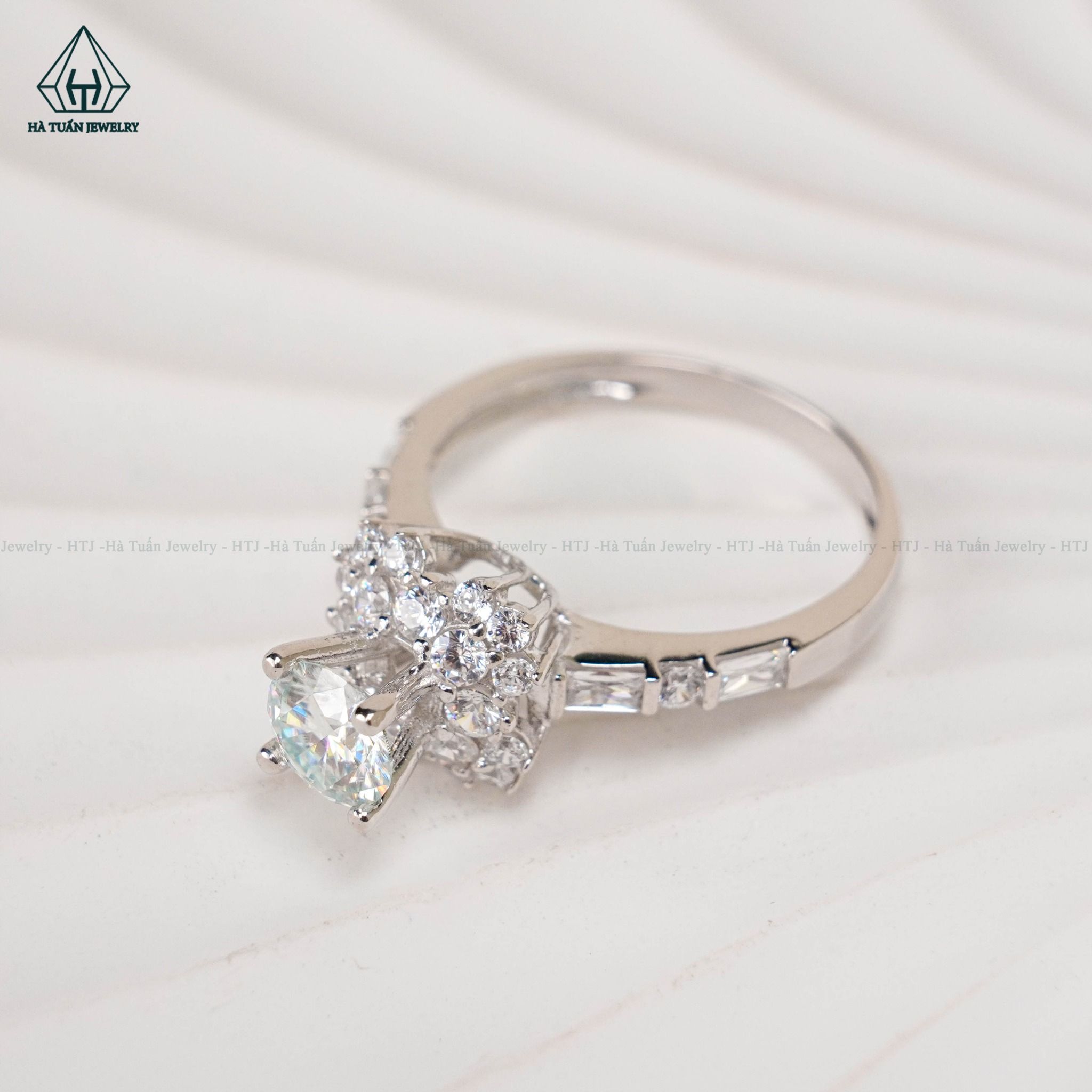  RX466 5.4mm Nhẫn nữ 4 chấu đai baguette phối tròn 