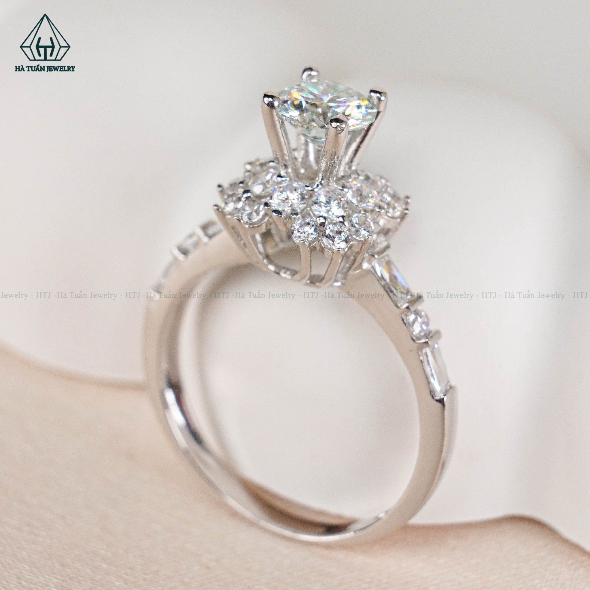  RX466 5.4mm Nhẫn nữ 4 chấu đai baguette phối tròn 