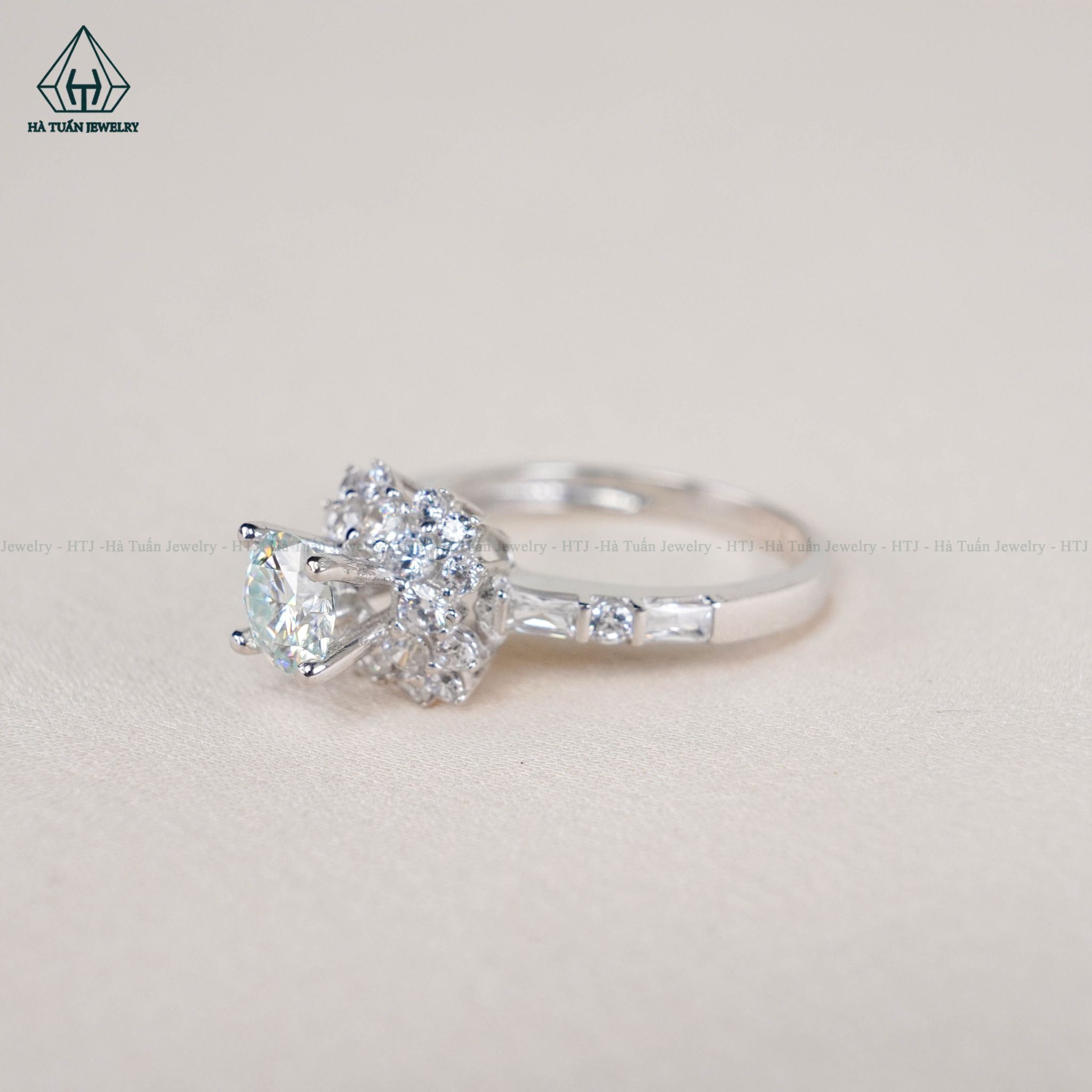  RX466 5.4mm Nhẫn nữ 4 chấu đai baguette phối tròn 