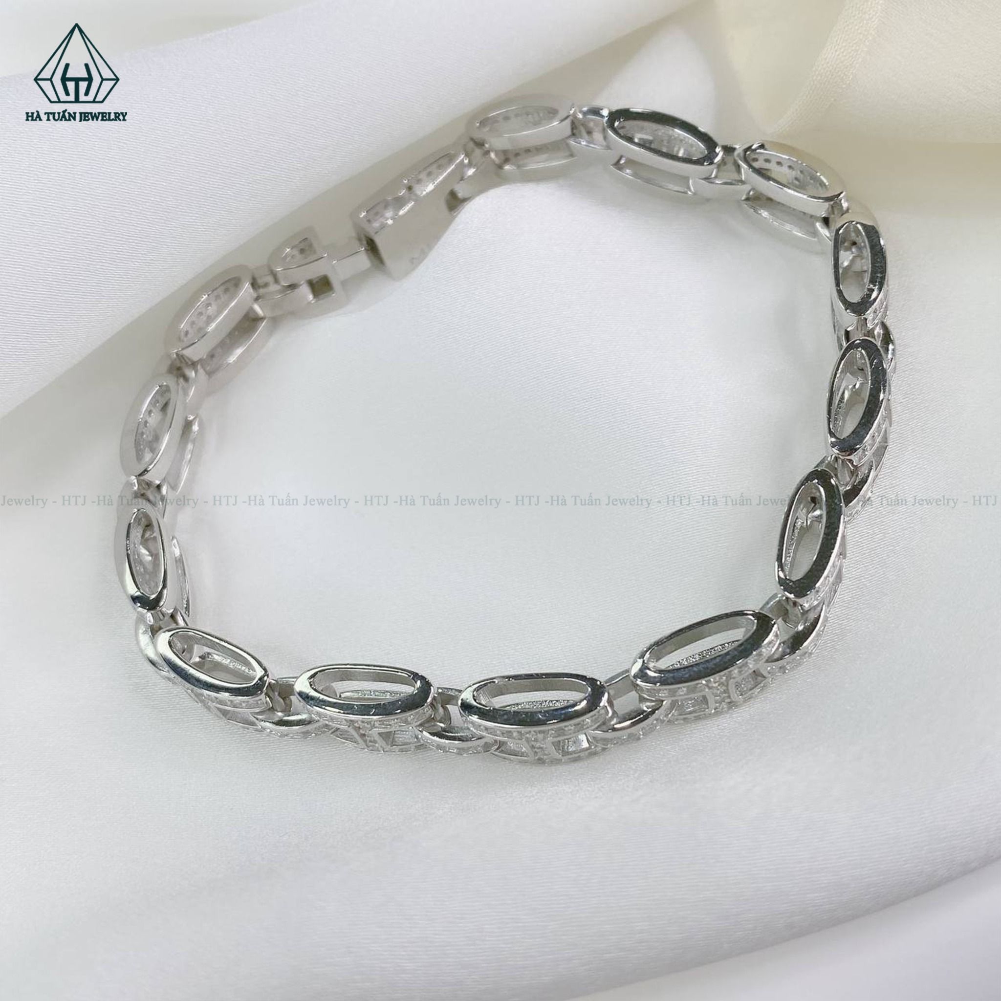  B808 Lắc tay chữ H 