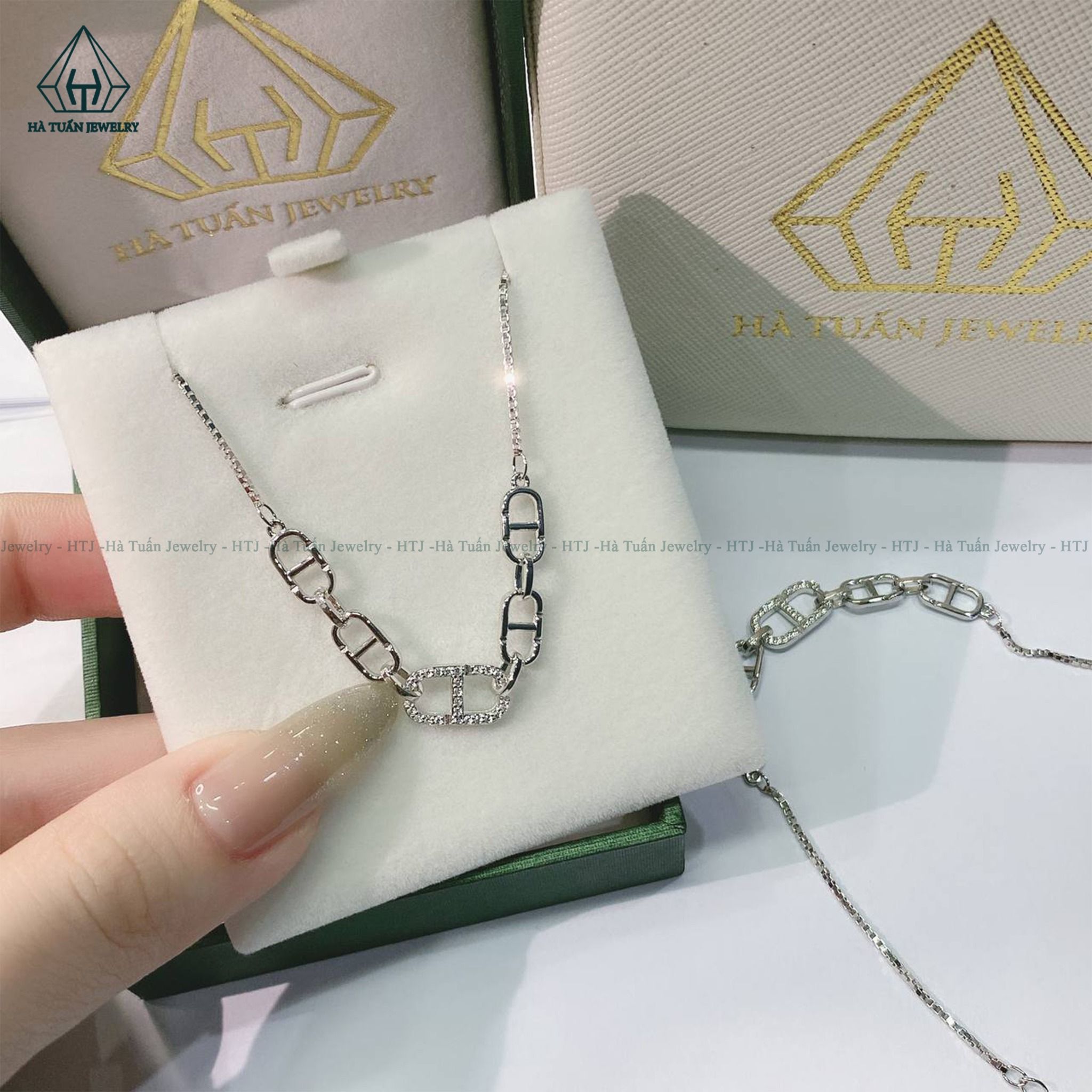  BGX132 Lắc tay 