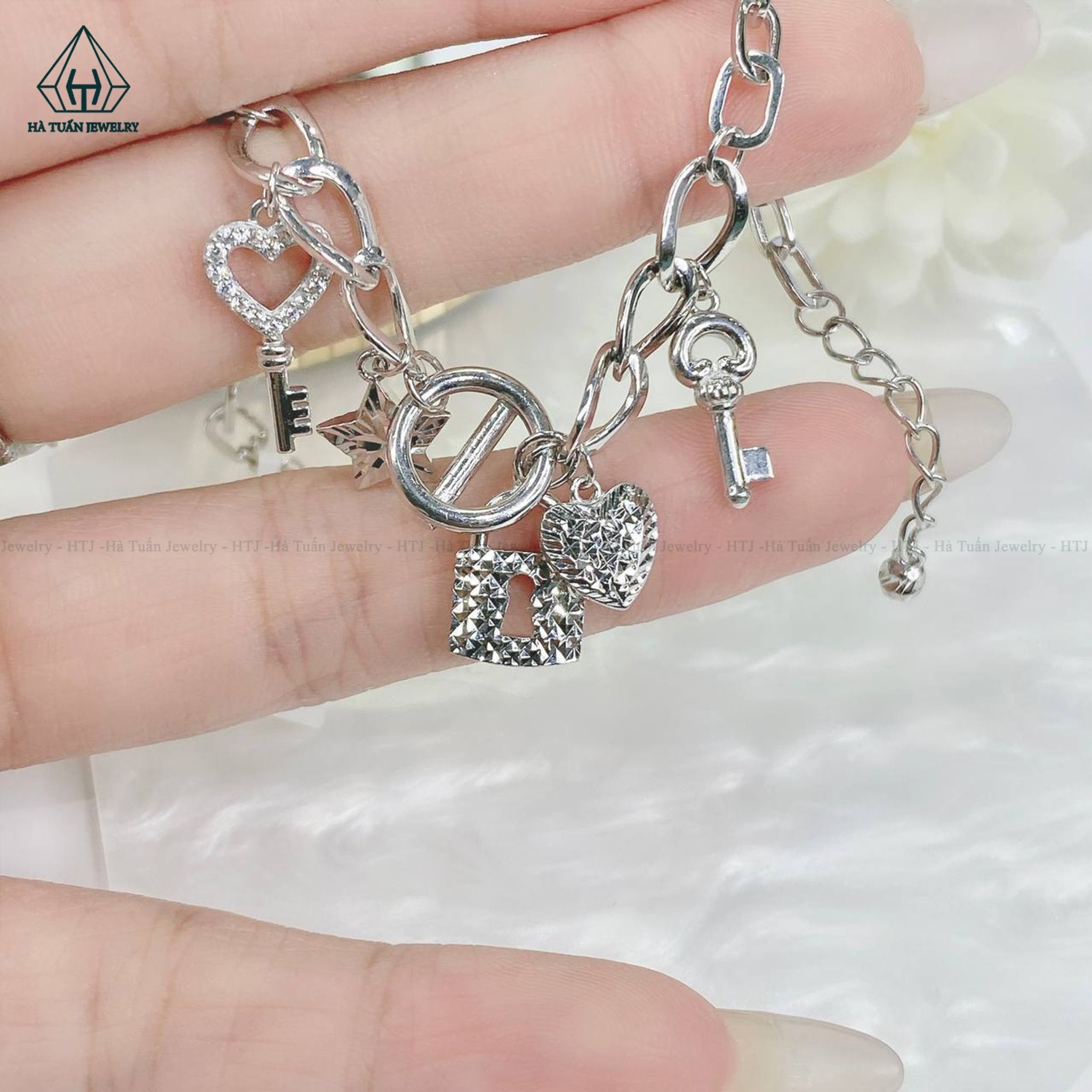  B793 Lắc 5 charm khoá tim sao 