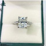  RG025 VT18K RADIANT 4.0ct 10*8mm 