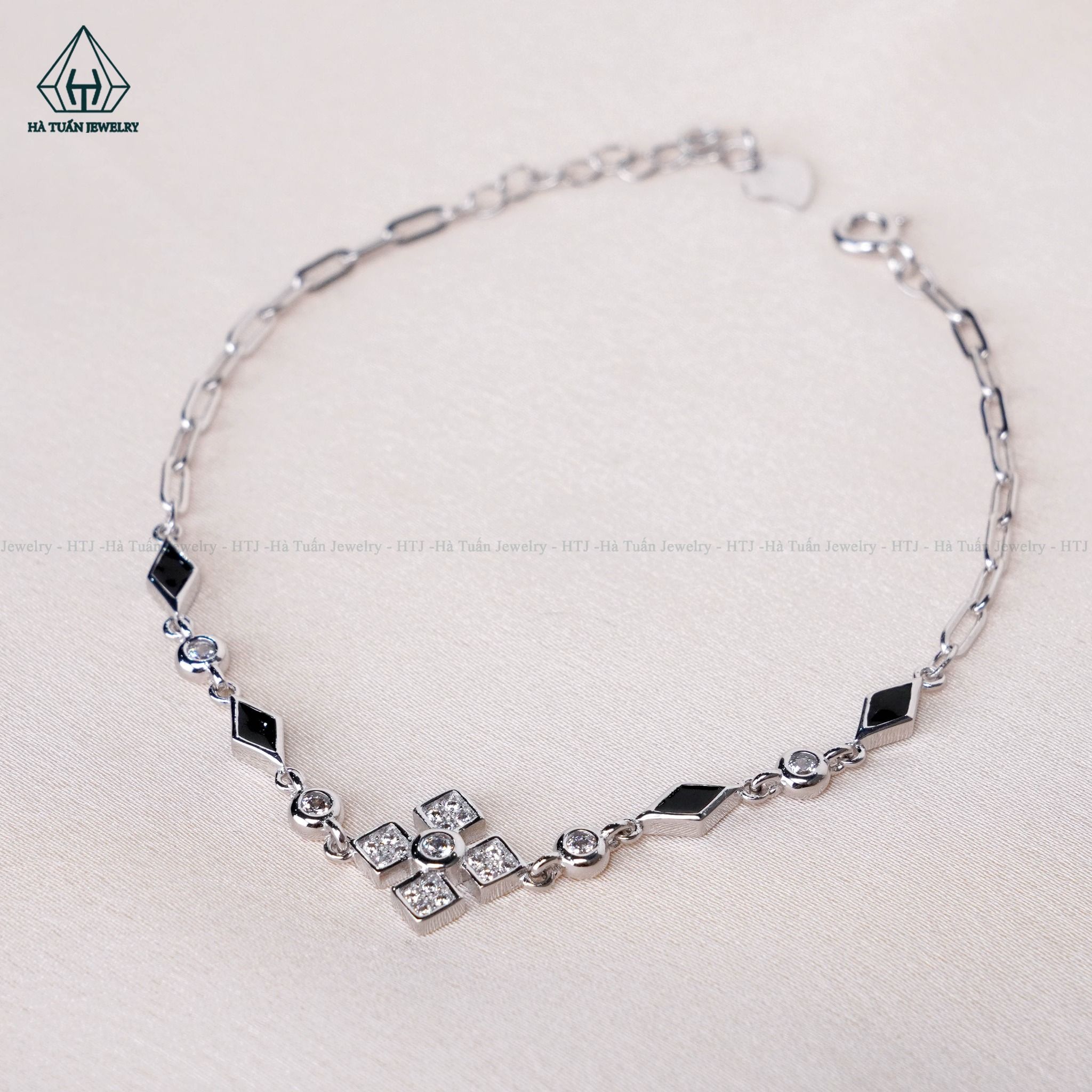  B817 Lắc tay hình thoi phối hoa 