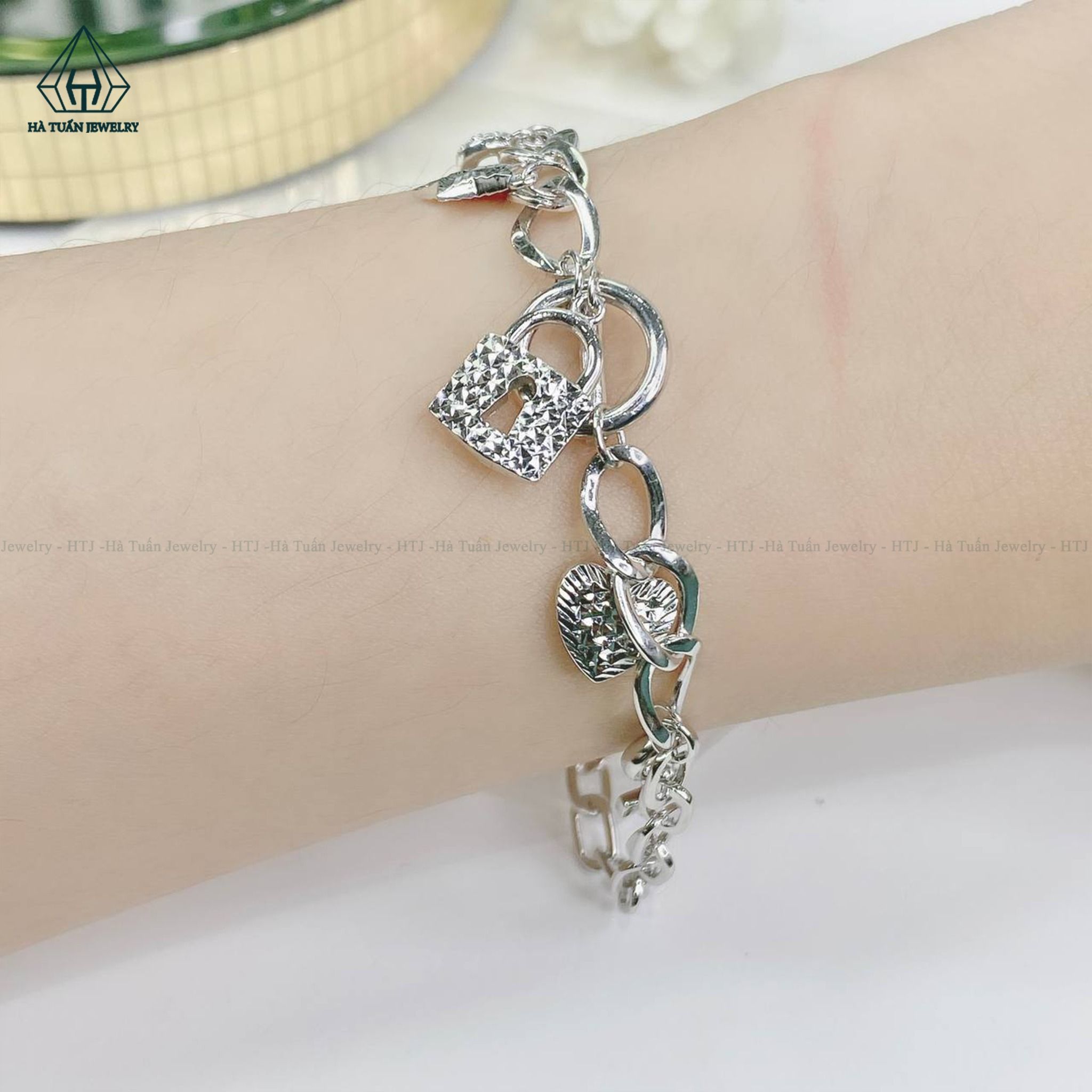  B793 Lắc 5 charm khoá tim sao 