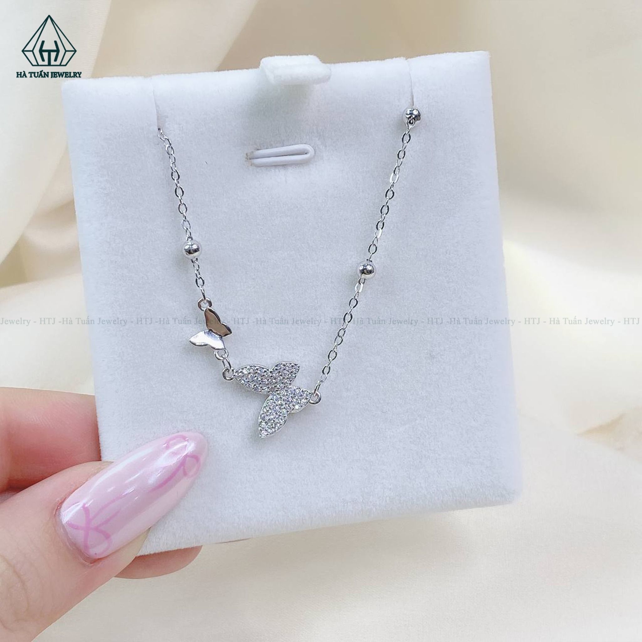  B838 Lắc tay bướm 