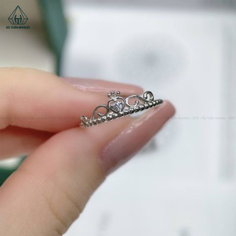 R673 Nhẫn tim vương miện