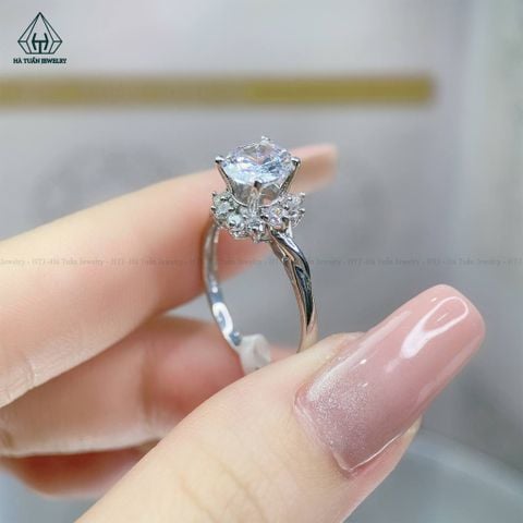 R736 Nhẫn viền xoắn hoa đá