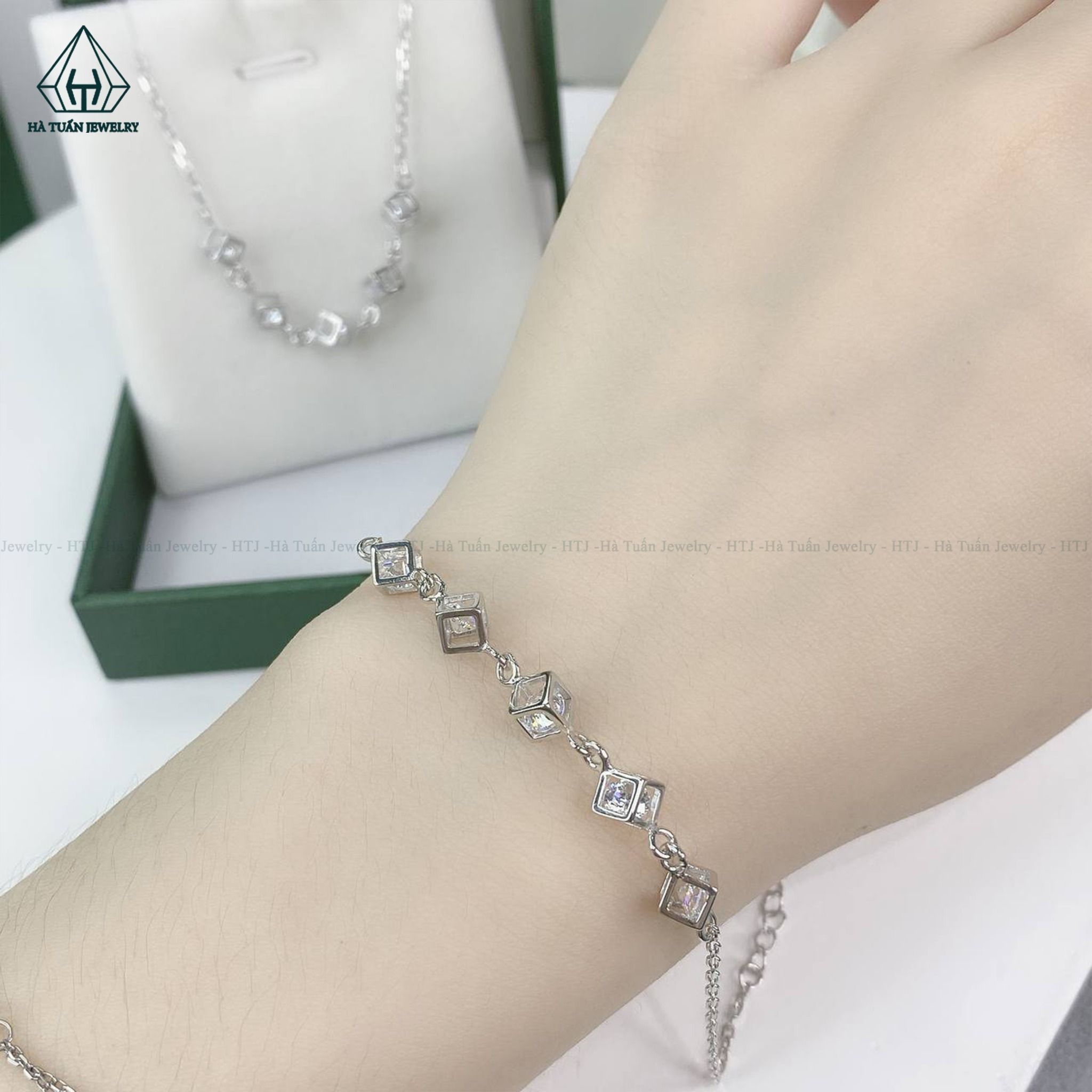  BGX147 Lắc tay cube 