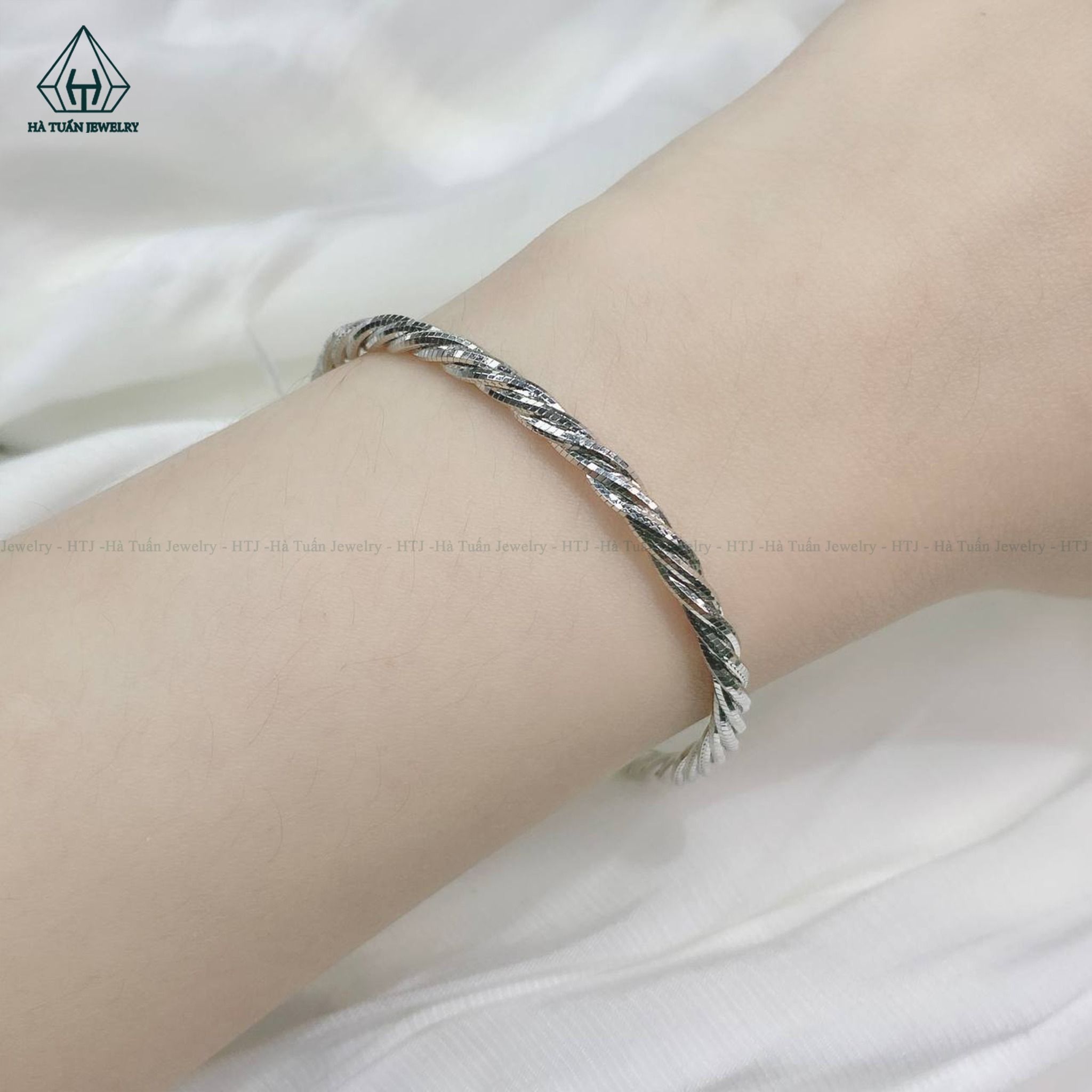  BGX162 Lắc tay xoắn khoá pan 