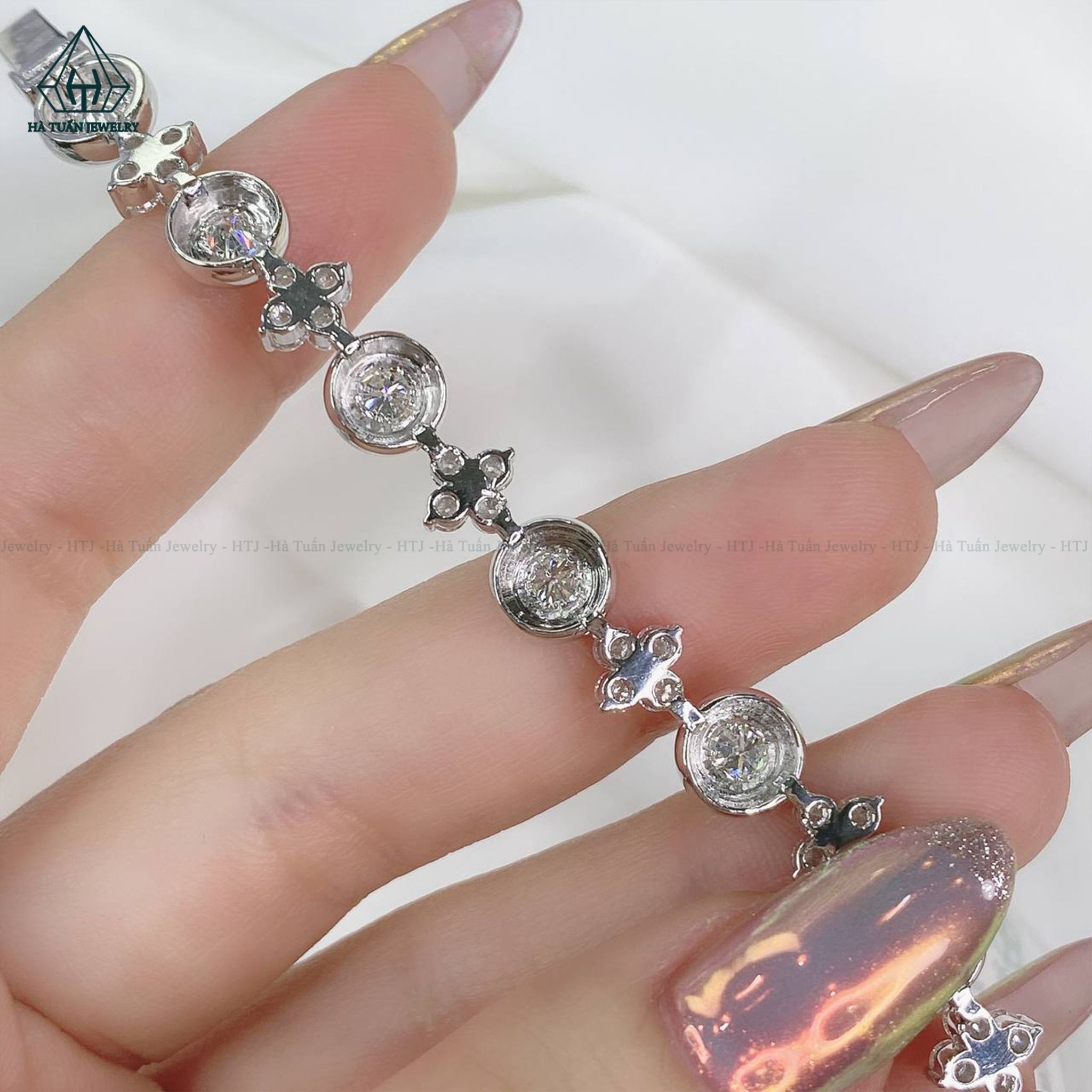  BGX199 FULL MOIS Lắc tay 