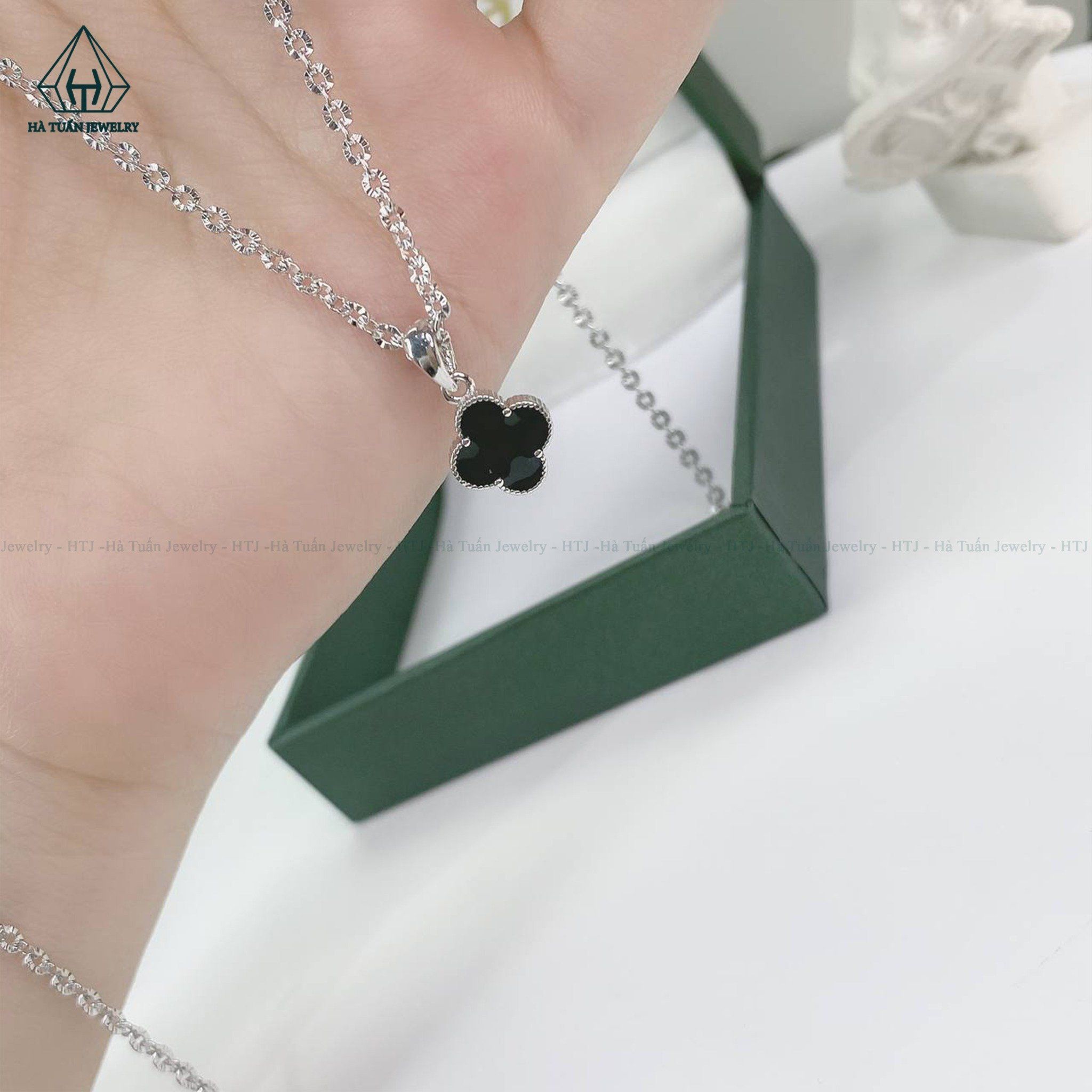  P364 Mặt cỏ 4 lá đen 